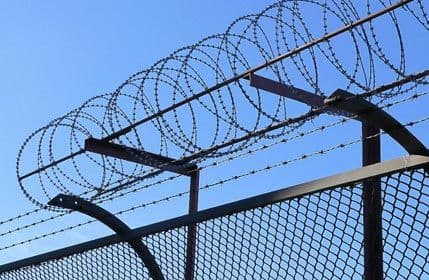 Bolivija: U tuči ubijeno 10 zatvorenika, 50 povrijeđeno Bolivija: U tuči ubijeno 10 zatvorenika, 50 povrijeđeno