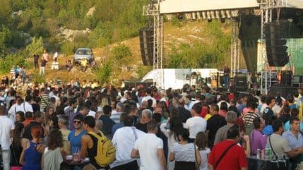 CUCKA JEKA 3: Dobra ekipa, dobri ljudi, sjajan provod!(FOTO,VIDEO) CUCKA JEKA 3: Dobra ekipa, dobri ljudi, sjajan provod!(FOTO,VIDEO)