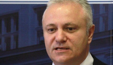 Vučić postavio Dinkića za svog zamjenika za saradnju sa Emiratima Vučić postavio Dinkića za svog zamjenika za saradnju sa Emiratima