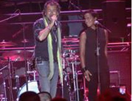 Gibonni nastupio pred 3.000 ljudi u “Top Hillu” (FOTO) Gibonni nastupio pred 3.000 ljudi u “Top Hillu” (FOTO)