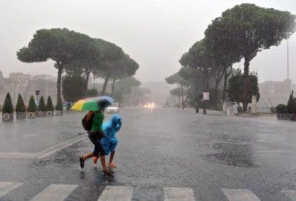 Rim „potopljen“ obilnim padavinama Rim „potopljen“ obilnim padavinama