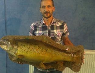 Krupljanin ulovio pastrmku tešku 14 kg! Krupljanin ulovio pastrmku tešku 14 kg!