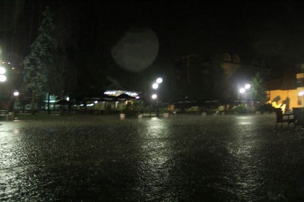 Pljevlja: Grom udario u štalu, nastradalo 30 koza Pljevlja: Grom udario u štalu, nastradalo 30 koza