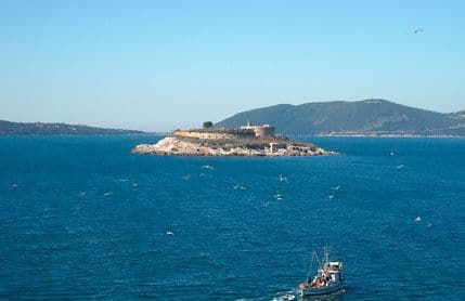 Potopljena barka kod Mamule: Spašeno devet osoba Potopljena barka kod Mamule: Spašeno devet osoba