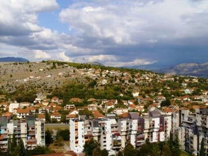 Požar u Dalmatinskoj ulici: Osam osoba otrovano dimom Požar u Dalmatinskoj ulici: Osam osoba otrovano dimom