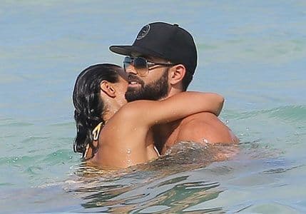 Seksi par uživa u čarima Majamija Seksi par uživa u čarima Majamija