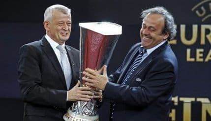 Platini razmišlja o kandidaturi za predsjednika FIFA Platini razmišlja o kandidaturi za predsjednika FIFA