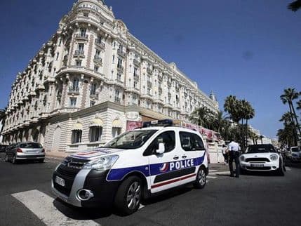 Uhapšen Bosanac koji je izveo spektakularnu pljačku nakita u Kanu Uhapšen Bosanac koji je izveo spektakularnu pljačku nakita u Kanu