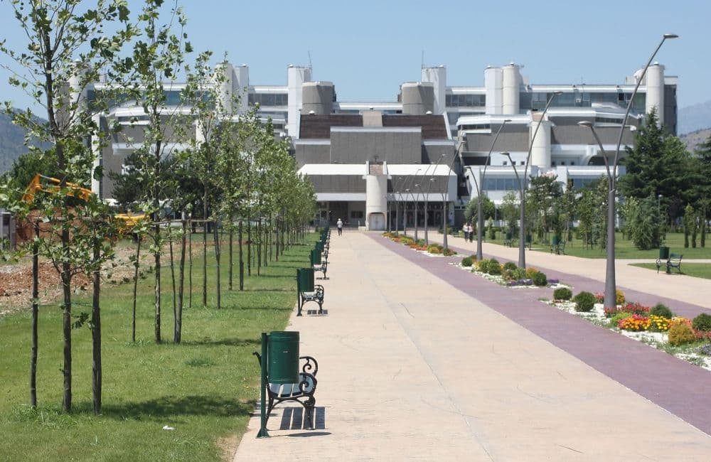 Prosvjetni radnici nezadovoljni, krive krizne mjere Prosvjetni radnici nezadovoljni, krive krizne mjere