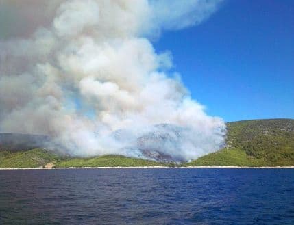 Veliki požar na Hvaru, izgorjelo 45 hektara šume Veliki požar na Hvaru, izgorjelo 45 hektara šume
