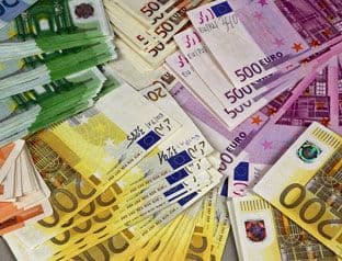MF pregovara sa Dojče bankom i američkim bankama oko kredita od 147 miliona eura, izvjestan zajam kod Erste banke MF pregovara sa Dojče bankom i američkim bankama oko kredita od 147 miliona eura, izvjestan zajam kod Erste banke