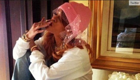 Rijana opsjednuta vanzemaljcima Rijana opsjednuta vanzemaljcima