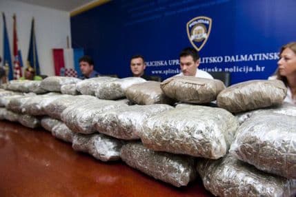 Pas Pik kod Vrgorca razotkrio švercere marihuane iz Nikšića Pas Pik kod Vrgorca razotkrio švercere marihuane iz Nikšića