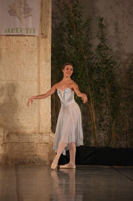 Anja Pavićević osvojila srebro na Internacionalnom baletskom takmičenju Anja Pavićević osvojila srebro na Internacionalnom baletskom takmičenju