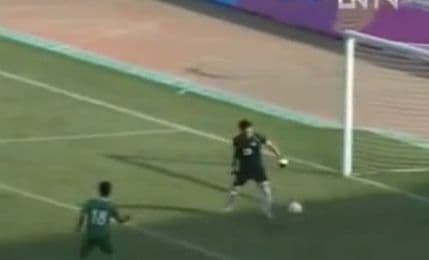 VIDEO: Urnebesan autogol u Kini VIDEO: Urnebesan autogol u Kini