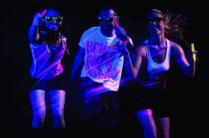 Novi fitnes trend: Jutarnje rejv žurke Novi fitnes trend: Jutarnje rejv žurke