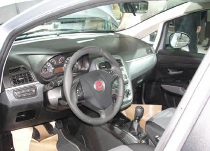 Nikšićanin našao bombu ispod svog automobila Nikšićanin našao bombu ispod svog automobila