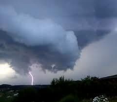 Nekoliko manjih tornada pogodilo Istru Nekoliko manjih tornada pogodilo Istru