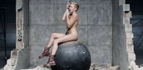 Spot sa golišavom Majli Sajrus ruši sve rekorde gledanosti Spot sa golišavom Majli Sajrus ruši sve rekorde gledanosti