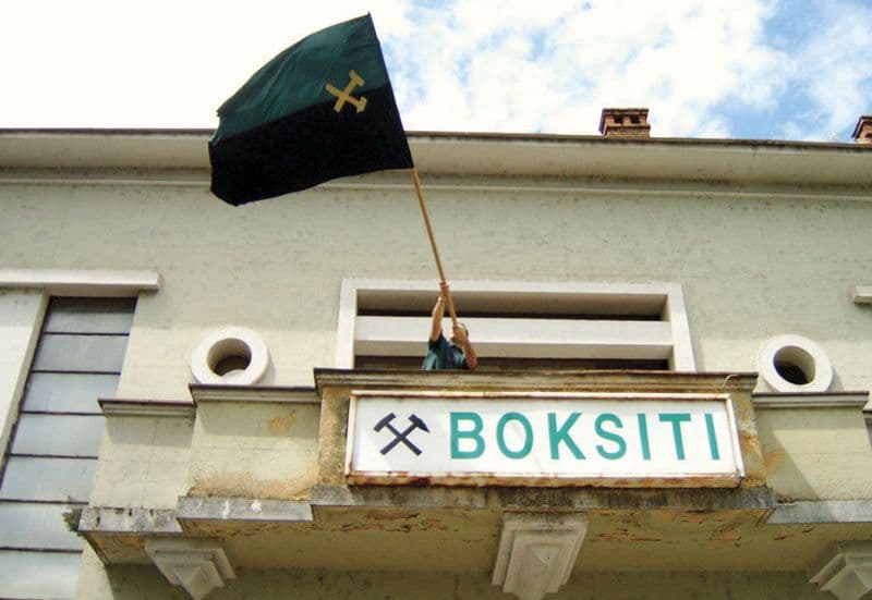 Boksiti: Po 500 eura za 200 radnika, 100 službenika da sačeka Boksiti: Po 500 eura za 200 radnika, 100 službenika da sačeka