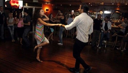 FOTO: Noćni život u Damasku: Salsa jača od bombi FOTO: Noćni život u Damasku: Salsa jača od bombi