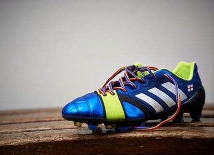 Velika Britanija: Fudbaleri će narednog vikenda nositi pertle u duginim bojama Velika Britanija: Fudbaleri će narednog vikenda nositi pertle u duginim bojama