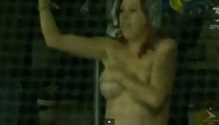 VIDEO: Šta se desi kada navijačica Bronbija proslavlja gol VIDEO: Šta se desi kada navijačica Bronbija proslavlja gol