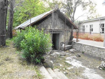 Arheolozi istražuju crkvu Svete Neđelje u kompleksu bivše kasarne Kumbor Arheolozi istražuju crkvu Svete Neđelje u kompleksu bivše kasarne Kumbor