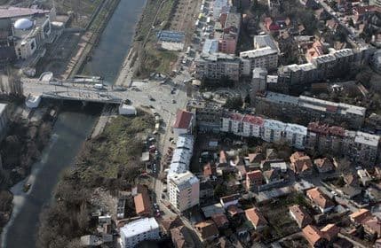 Bačena bomba u Kosovskoj Mitrovici Bačena bomba u Kosovskoj Mitrovici