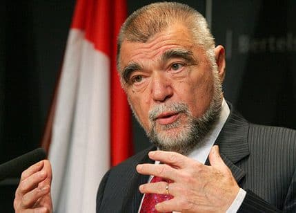 Mesić: Politička asocijacija država bivše Jugoslavije nema šanse Mesić: Politička asocijacija država bivše Jugoslavije nema šanse