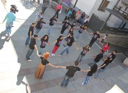 Veliki broj mladih prisustvovao akciji Podržavam REKOM Veliki broj mladih prisustvovao akciji Podržavam REKOM