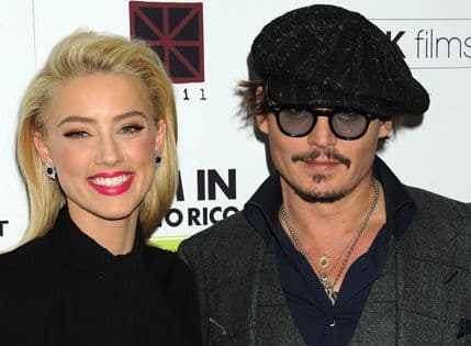 Džoni Dep kupio djevojci lančić vrijedan 54.000 dolara Džoni Dep kupio djevojci lančić vrijedan 54.000 dolara