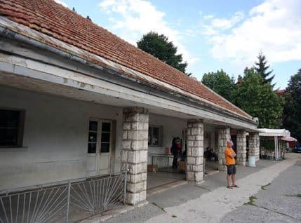 Popodne na cetinjskoj autobuskoj stanici Popodne na cetinjskoj autobuskoj stanici