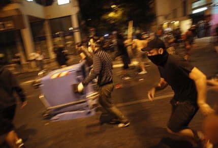 U Atini izbili sukobi između policije i antifašista  U Atini izbili sukobi između policije i antifašista