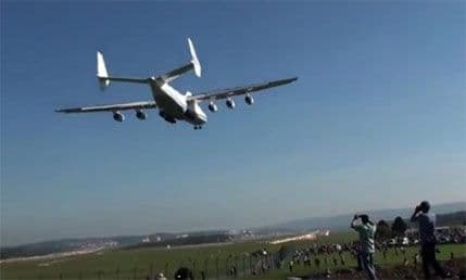 Najveći avion na svijetu sletio po prvi put u Cirih  Najveći avion na svijetu sletio po prvi put u Cirih