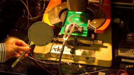 Napravljen prvi kompjuter od ugljeničnih nanocijevi Napravljen prvi kompjuter od ugljeničnih nanocijevi