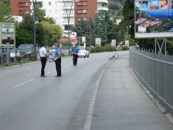 Biciklista teško povrijeđen u udesu u Budvi Biciklista teško povrijeđen u udesu u Budvi