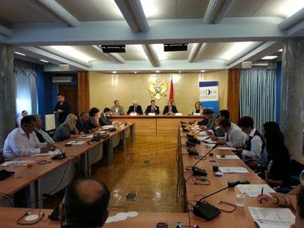 DUKOVIĆ: 90 odsto romske djece u kampu Konik I i Konik II pohađaju školu DUKOVIĆ: 90 odsto romske djece u kampu Konik I i Konik II pohađaju školu