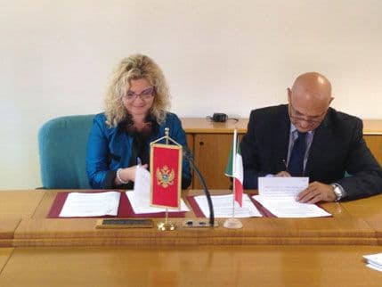 Potpisan Sporazum o prevozu putnika i tereta u međunarodnom drumskom saobraćaju između CG i Italije Potpisan Sporazum o prevozu putnika i tereta u međunarodnom drumskom saobraćaju između CG i Italije