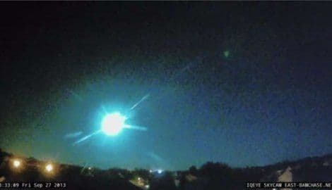 VIDEO: Uzbuna zbog misteriozne svetleće kugle na nebu iznad Indijane VIDEO: Uzbuna zbog misteriozne svetleće kugle na nebu iznad Indijane