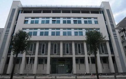 Previše diploma, premalo posla Previše diploma, premalo posla