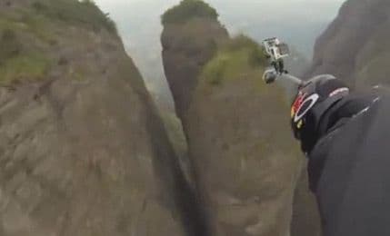 VIDEO: Kroz planinski procjep brzinom od 200 km na sat! VIDEO: Kroz planinski procjep brzinom od 200 km na sat!