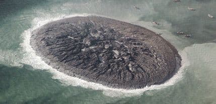 FOTO: Ostrvo nastalo u potresu kod Pakistana uskoro će nestati FOTO: Ostrvo nastalo u potresu kod Pakistana uskoro će nestati