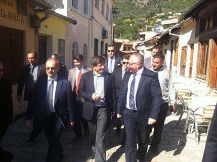 Davutoglu: Turska će nastaviti da jača vjerske i obrazovne institucije Islamske zajednice u Crnoj Gori Davutoglu: Turska će nastaviti da jača vjerske i obrazovne institucije Islamske zajednice u Crnoj Gori