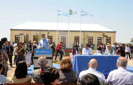 Guverner Ćaka Horhe Kapitanić otvorio dom kulture "Durmitor" u La Montenegrini Guverner Ćaka Horhe Kapitanić otvorio dom kulture "Durmitor" u La Montenegrini