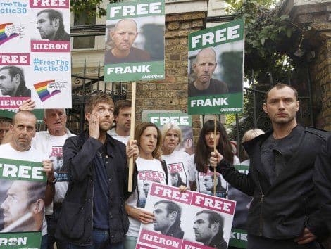 Džad Lou na protestu ispred ruske ambasade Džad Lou na protestu ispred ruske ambasade