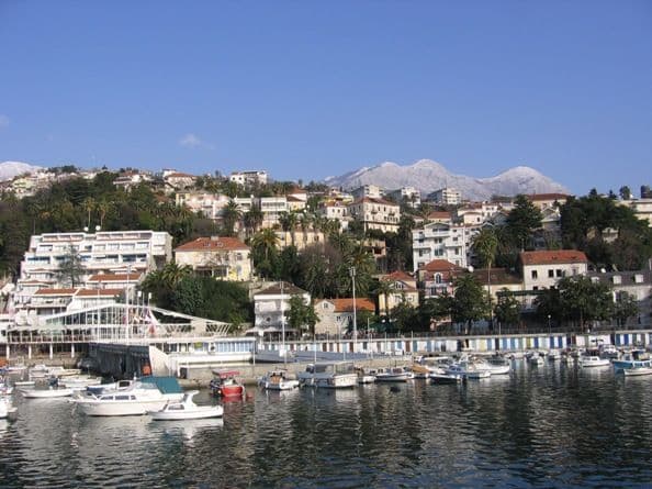 Trebinjac osumnjičen za sedam krađa u Herceg Novom Trebinjac osumnjičen za sedam krađa u Herceg Novom