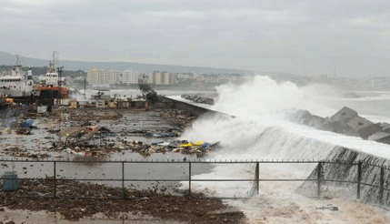 Indija u panici: Tri žrtve ciklona, evakuisano 440.000 ljudi Indija u panici: Tri žrtve ciklona, evakuisano 440.000 ljudi