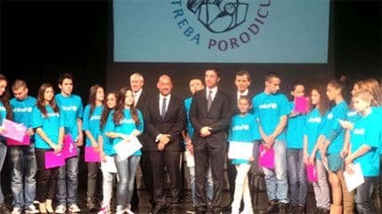 "Svako dijete treba porodicu“: Svečanom skupu prisustvovao britanski glumac Nikolas Lindharst "Svako dijete treba porodicu“: Svečanom skupu prisustvovao britanski glumac Nikolas Lindharst