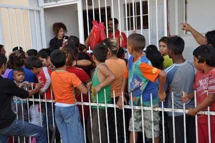 Crveni krst poklonio školski pribor djeci RE populacije Crveni krst poklonio školski pribor djeci RE populacije